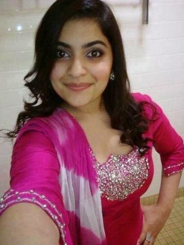 21 y.o. Indian provides cheap escort service in Singapore